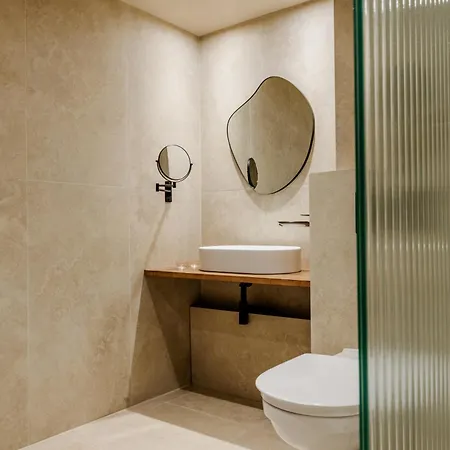 מלון & Restaurants - Maison Chabran 4*