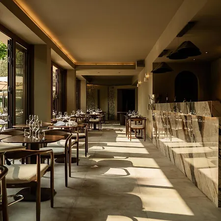 Hotel & Restaurants - Maison Chabran 4*