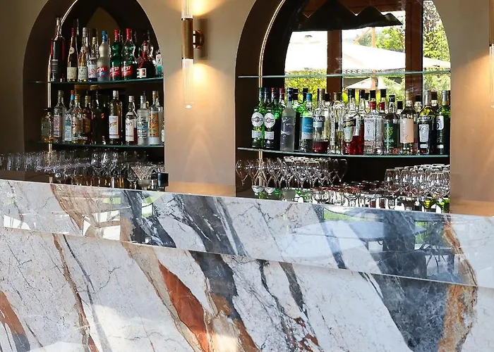 & Restaurants - Maison Chabran Hotel Pont-de-lʼIsère