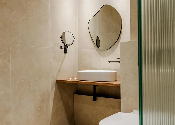 Hotel & Restaurants - Maison Chabran 4*