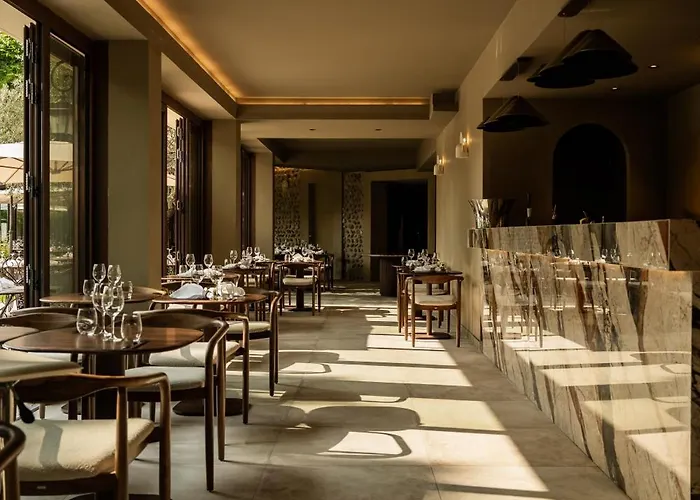 Hotel & Restaurants - Maison Chabran 4*