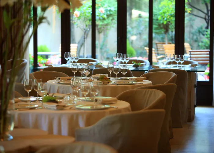 & Restaurants - Maison Chabran 4* Pont-de-lʼIsère