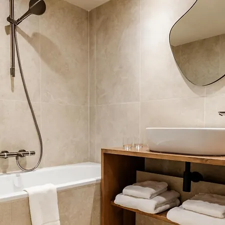 & Restaurants - Maison Chabran Pont-de-lʼIsère