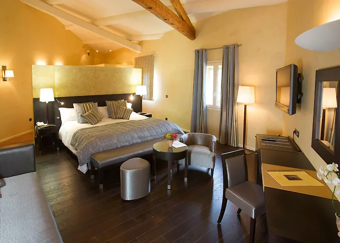 Hotel & Restaurants - Maison Chabran Pont-de-lʼIsère